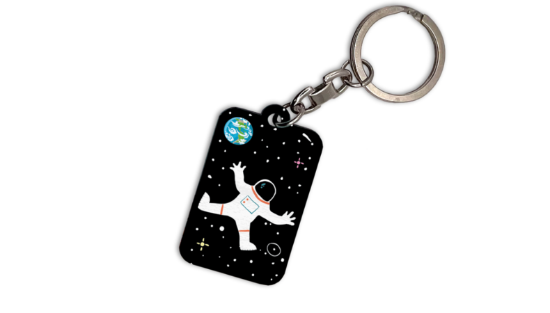 Breloczek z nadrukiem astronauty – historia i znaczenie symbolu